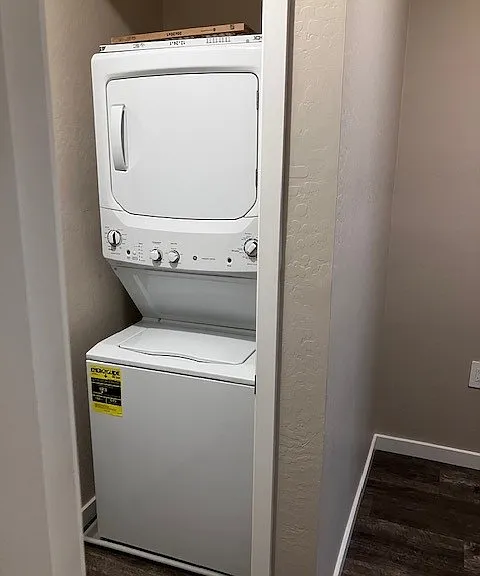 Uspstairs washer dryer included in rental.