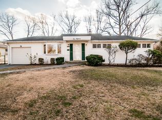 215 Mohawk Dr, River Edge, NJ 07661