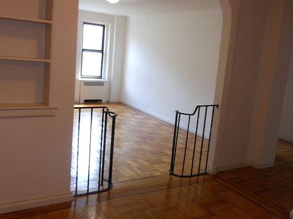 3rd image of 1186 Morris Ave