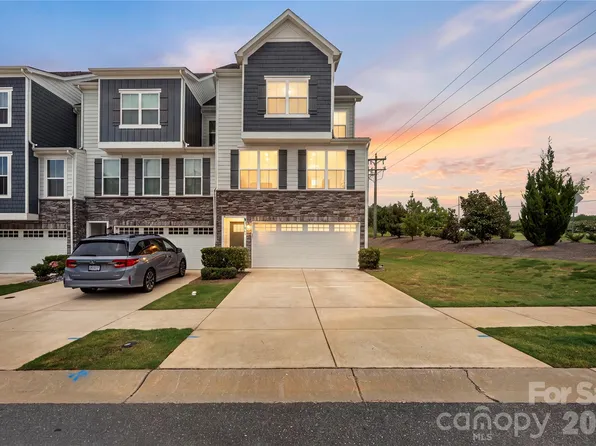 963 Portrush Ln, Tega Cay, SC 29708