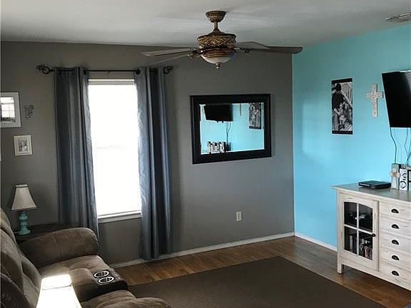 5th image of 271 S Vista Dr