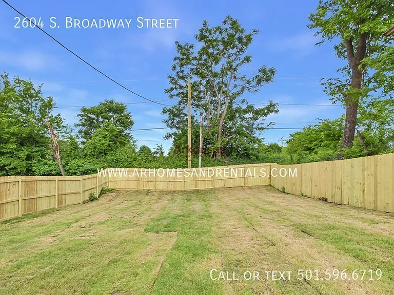 2604 S Broadway St — Photo 15