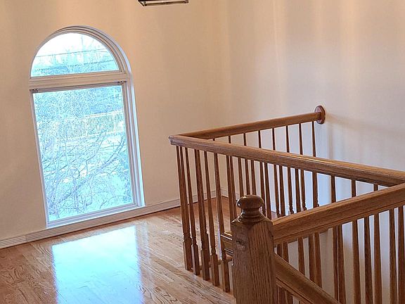 5th image of 4743 Hylan Blvd Floor 2