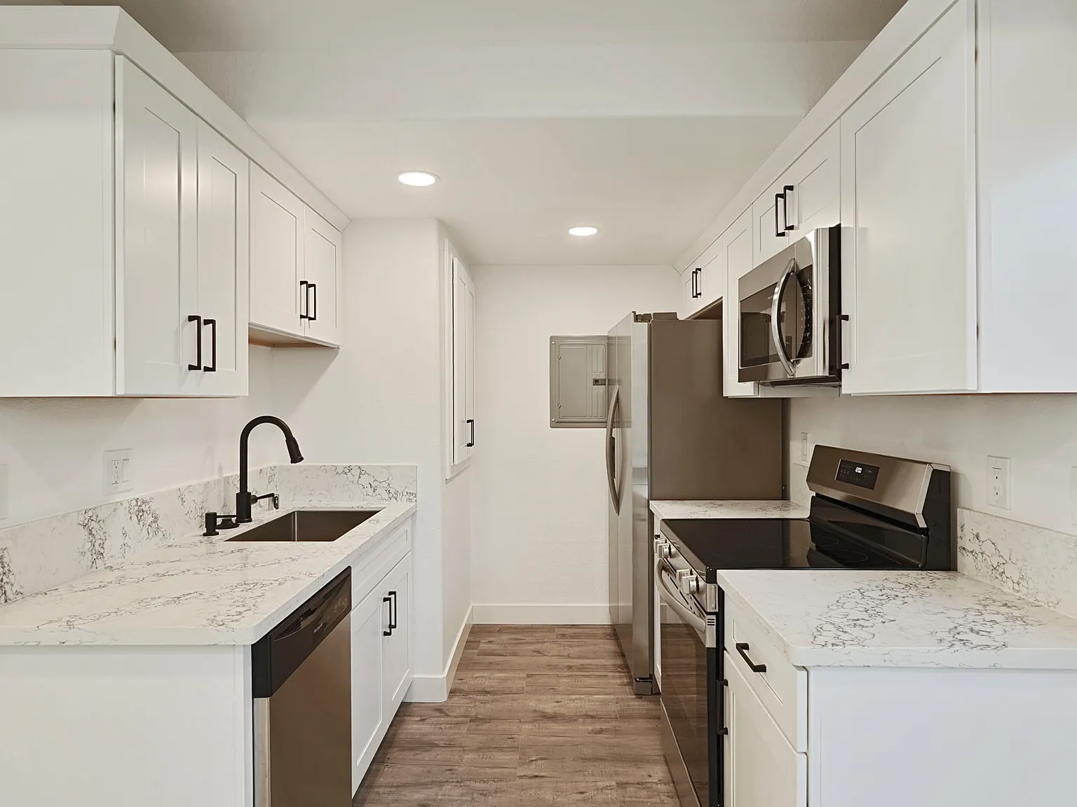 2 bed, 1.5 bath, 1000 sqft, $2,000 — Photo 2