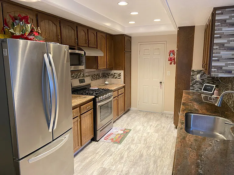 251 Seawind Dr — Photo 8