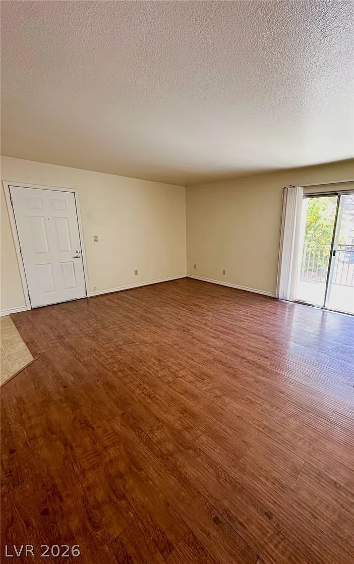 2 bed, 1.0 bath, 816 sqft, $1,200 — Photo 3