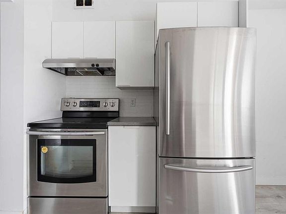 4th image of 523 N 15th Ave SW #405