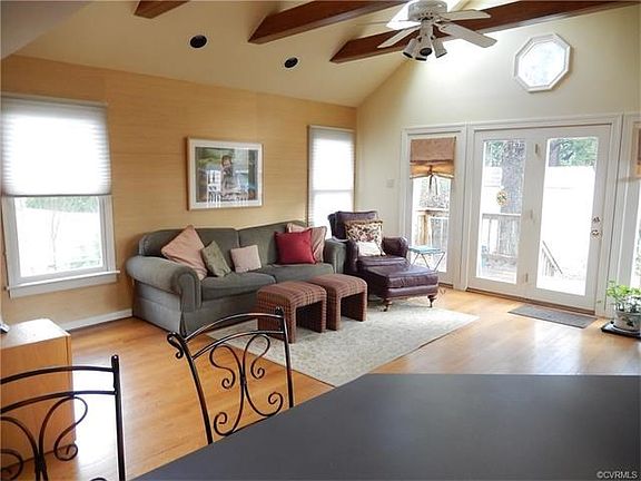 Hardwood, Ceiling Fan, Tons of Windows and light!!