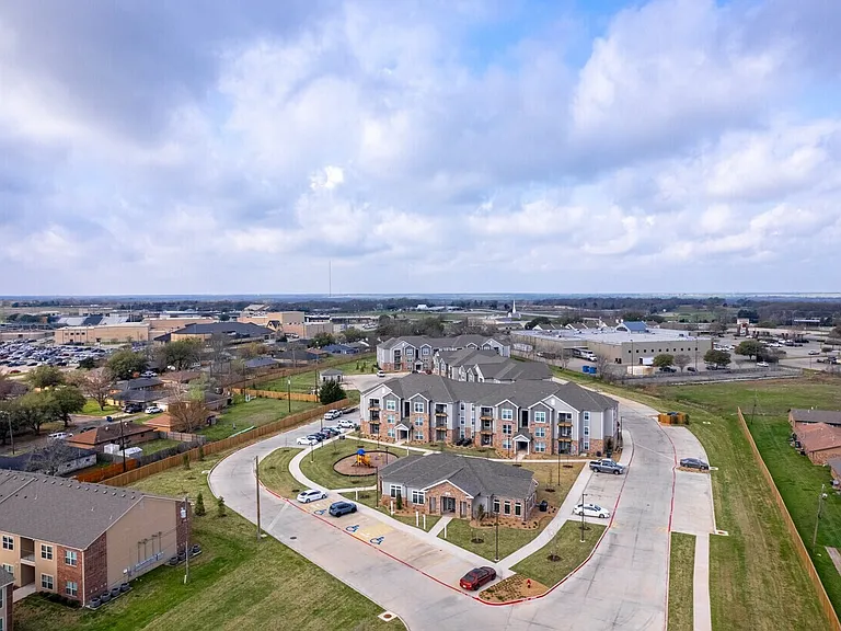 Juniper Pointe Apartments — Photo 15