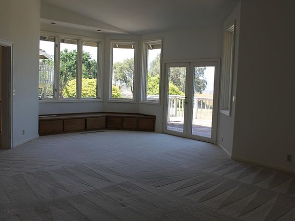 5th image of 165 Hilltop Dr