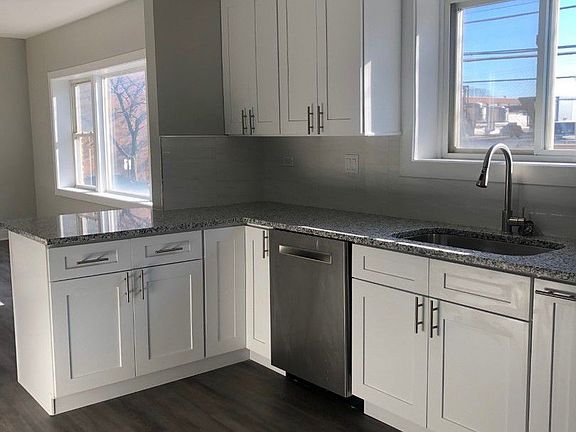 4th image of 6412 N Seeley Ave #2