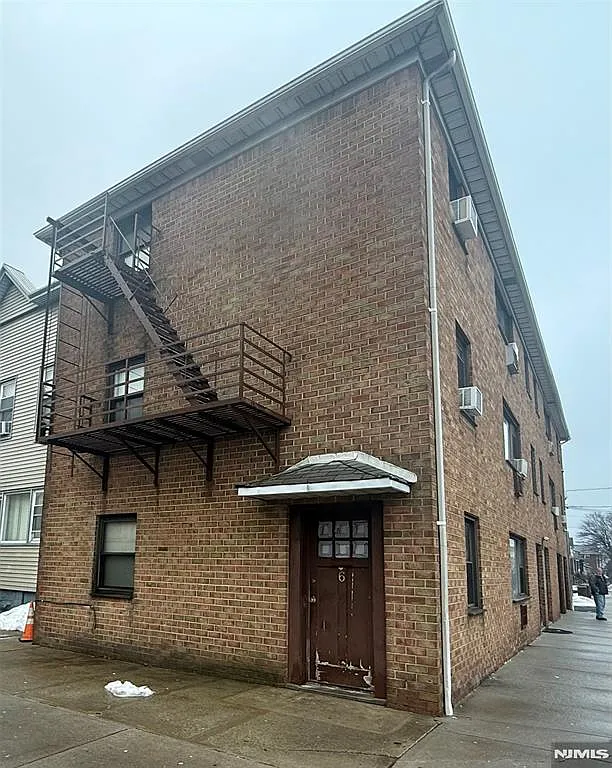 234 6th St photo 1