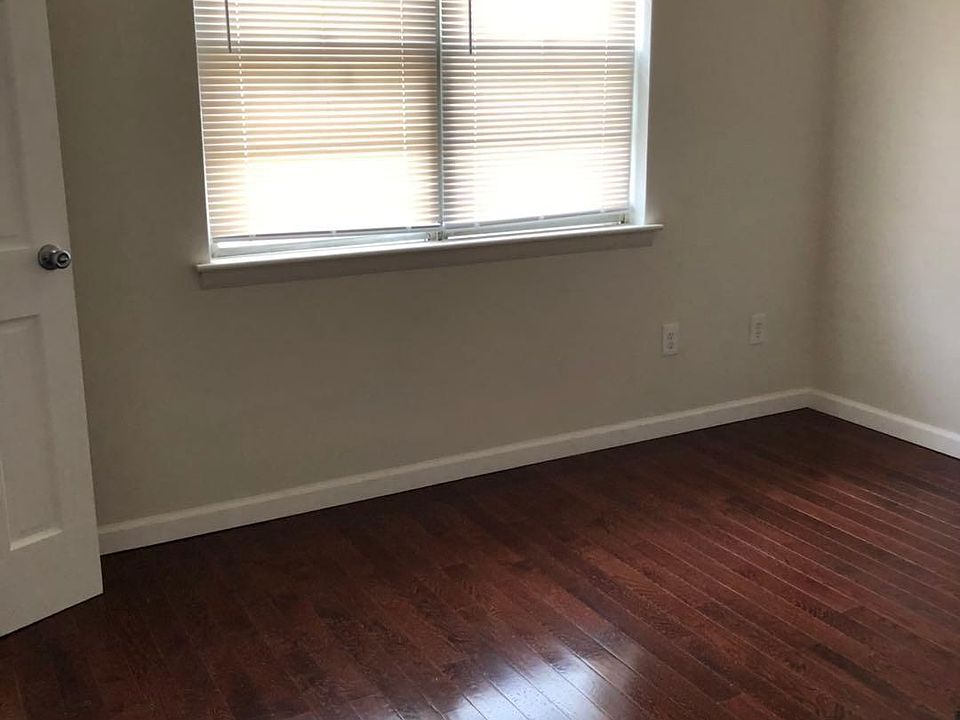 1st image of 522 Solly Ave Floor 2
