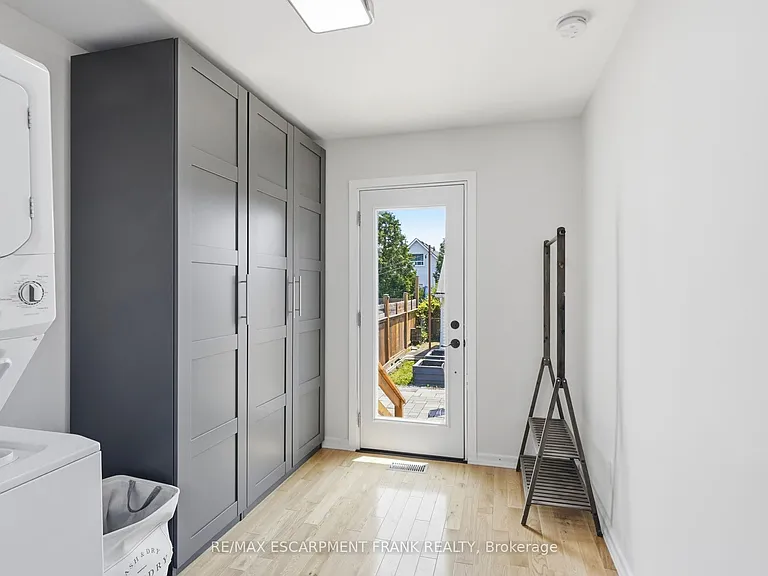 95 E 18th St #1 — Photo 25