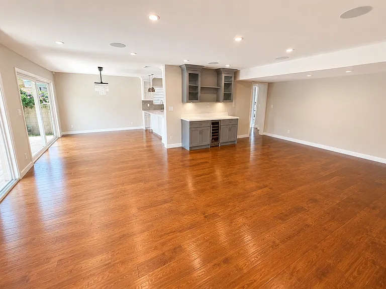 5920 Wilkinson Ave — Photo 8