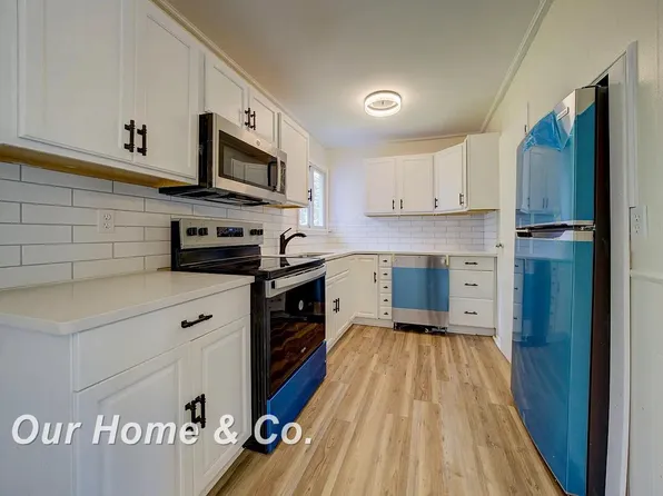 6072 Center Rd, Traverse City, MI 49686