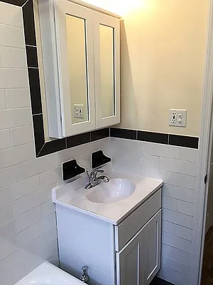 Rented by Lang Realty LLC | media 8