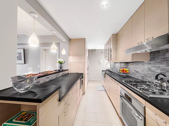 3rd image of 17 W 67th St APT 10A