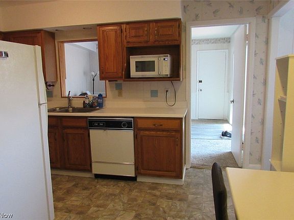 5th image of 7 Meadowlawn Dr Unit 19