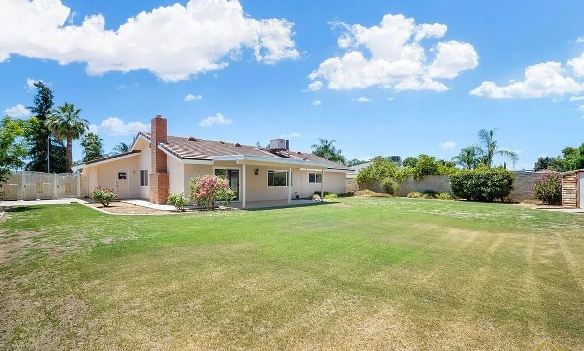Building Photo - 6604 Cherrywood Ave