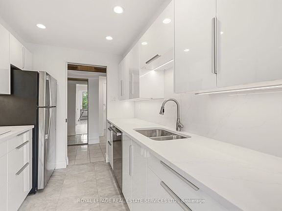 5th image of 162 Reynolds St #301