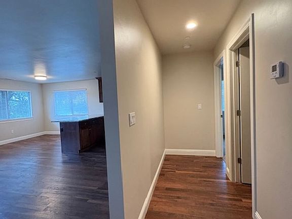 5th image of 377 Landis Cir