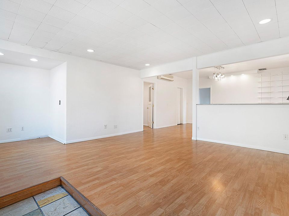 1st image of 514 W Juniper St #2306-1/2