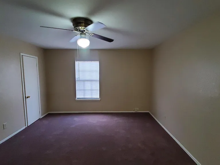 1125 Greenbriar Ln — Photo 7