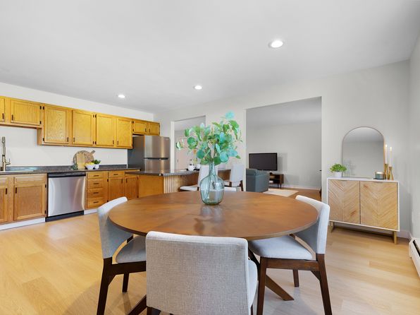 8 Carriage Lane Pl #21C
