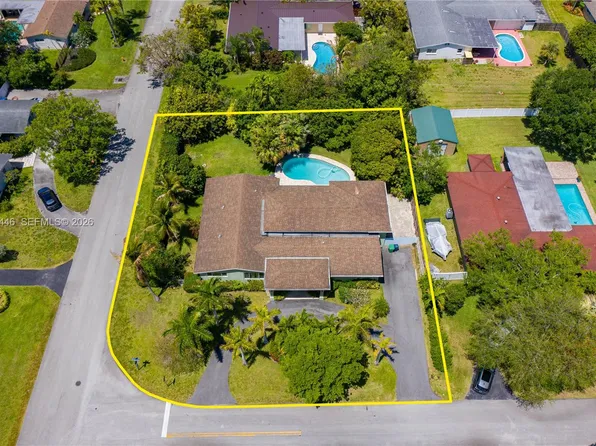 14590 SW 84th Ct, Palmetto Bay, FL 33158