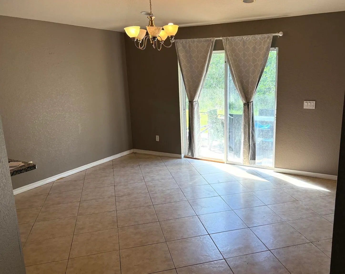 4 bed, 2.0 bath, 1596 sqft, $2,390 — Photo 4