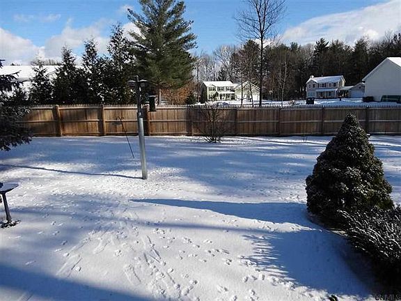 5th image of 32 Iris Ave