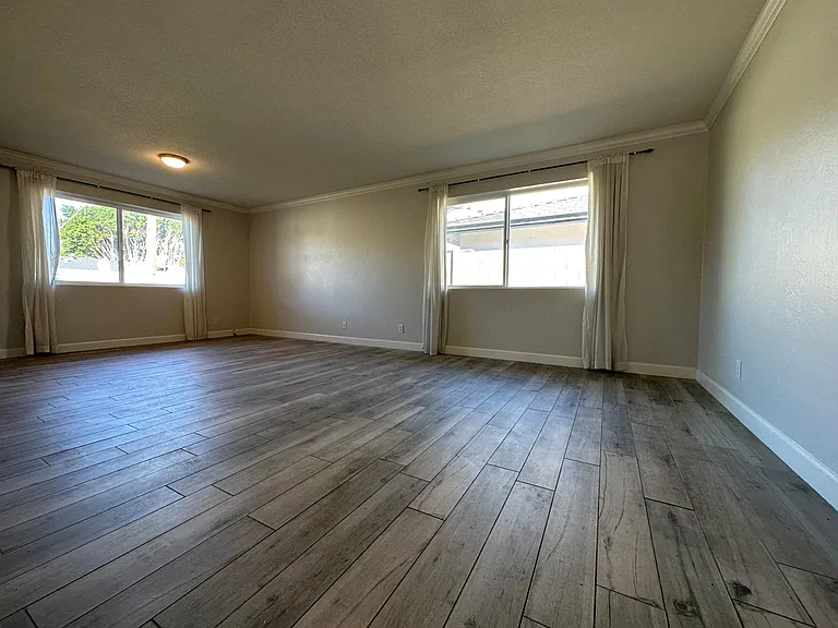 Spacious living room