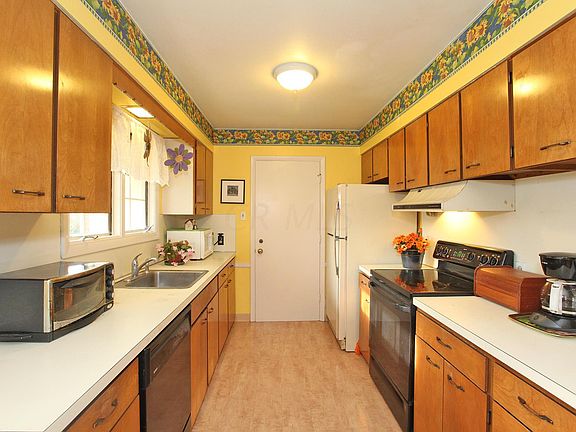 5th image of 621 Sanbridge Cir E