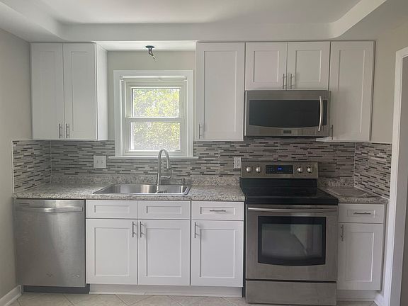 2nd image of 1717 Gilbert Dr