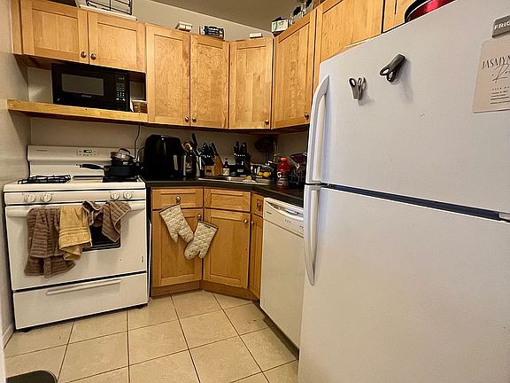 5th image of 325 E 64th St APT 505