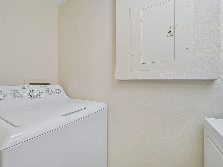 8920 Colonnades Ct E #514 — Photo 18