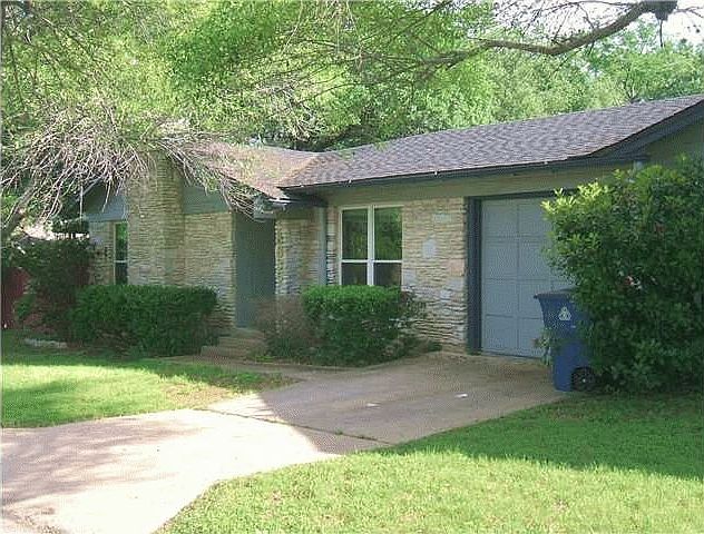 8835 Tallwood Drive Front View