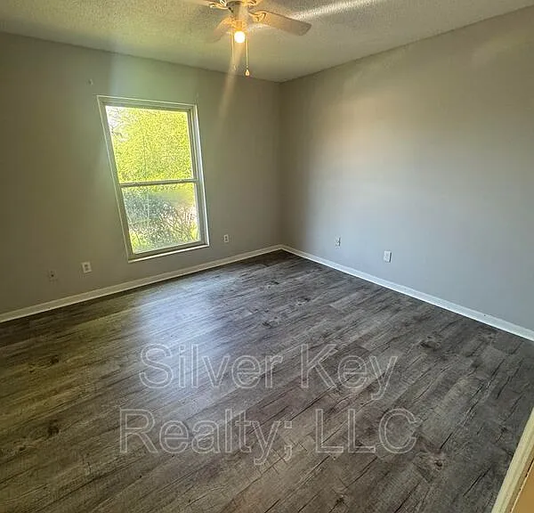 311 Sunset Dr #10 — Photo 5