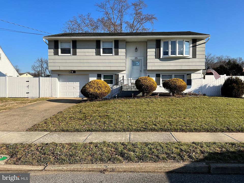 1st image of 25 Sycamore Dr