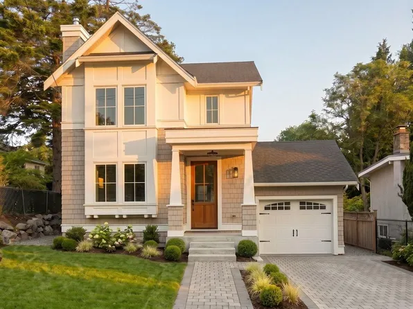2456 Plumer St, Oak Bay, BC V8S 5G9