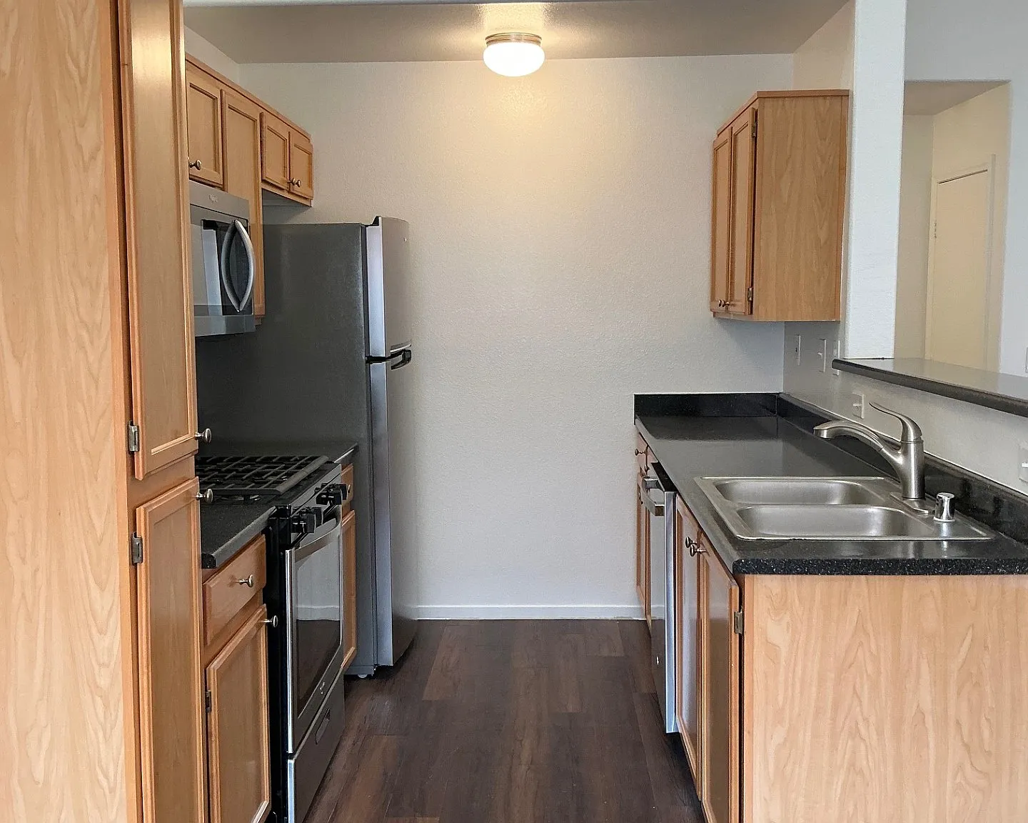2 bed, 2.5 bath, 1020 sqft, $1,749 — Photo 1