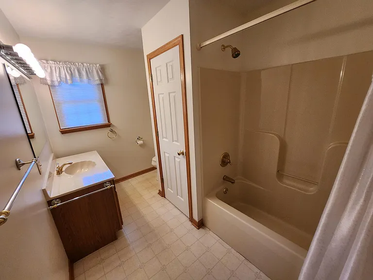 2027 Parkdale Ave #2027 — Photo 13