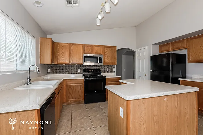 1752 W Harding Ave — Photo 3