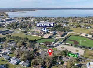 800 Stowell St, Anahuac, TX 77514