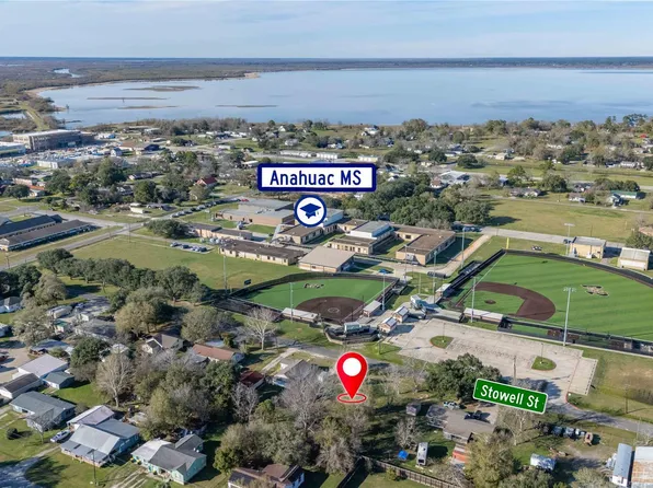 800 Stowell St, Anahuac, TX 77514