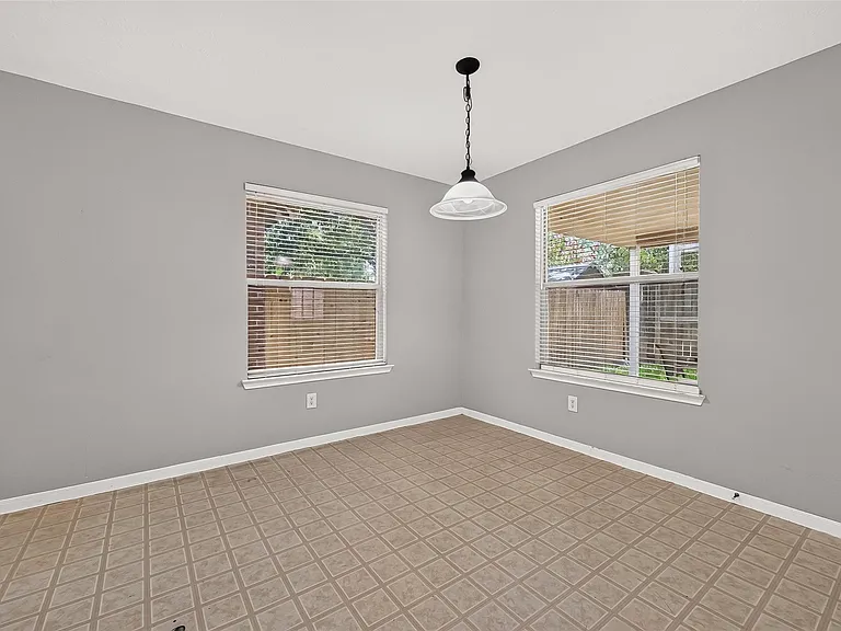 10031 Magnolia Way — Photo 11