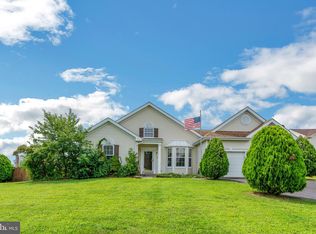 235 Riveredge Dr, New Castle, DE 19720