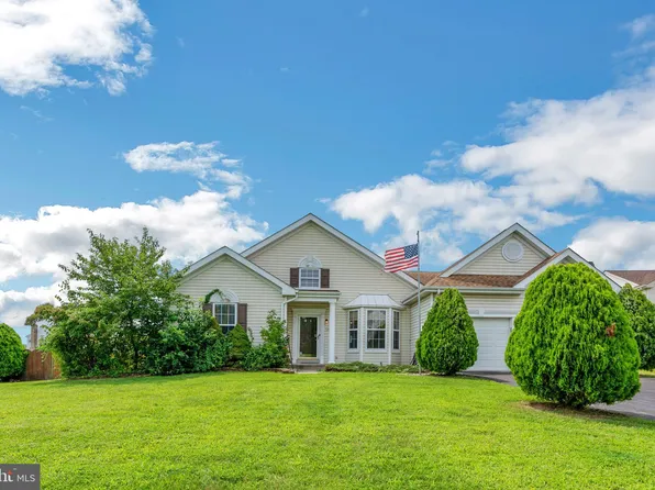 235 Riveredge Dr, New Castle, DE 19720