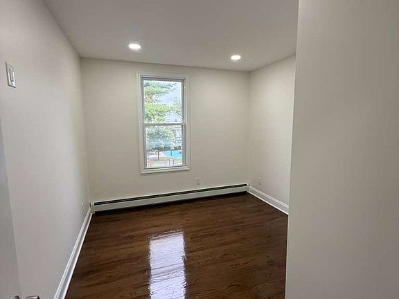 3rd image of 9 Sheridan Ave APT 6